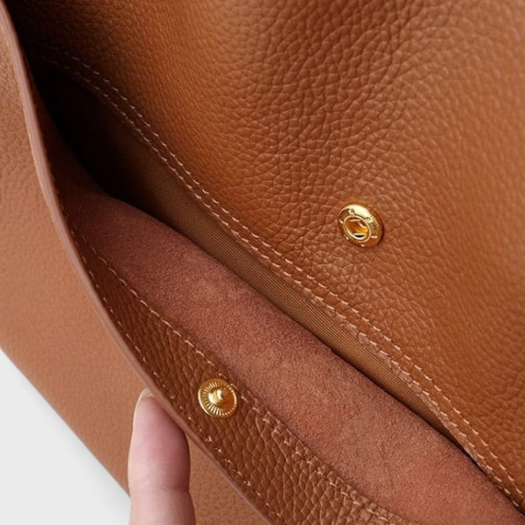 Fera - Elegant and Timeless Shoulder Bag